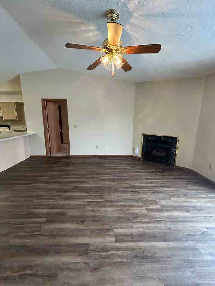 2001 S Morris Ave - Photo 4 of 13