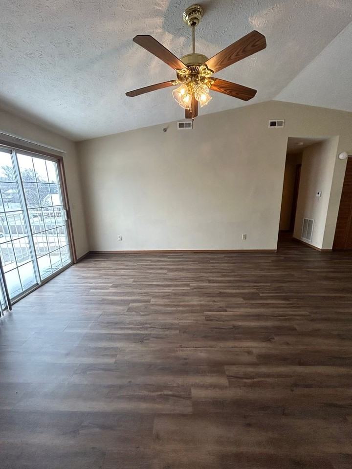 2001 S Morris Ave - Photo 5 of 13