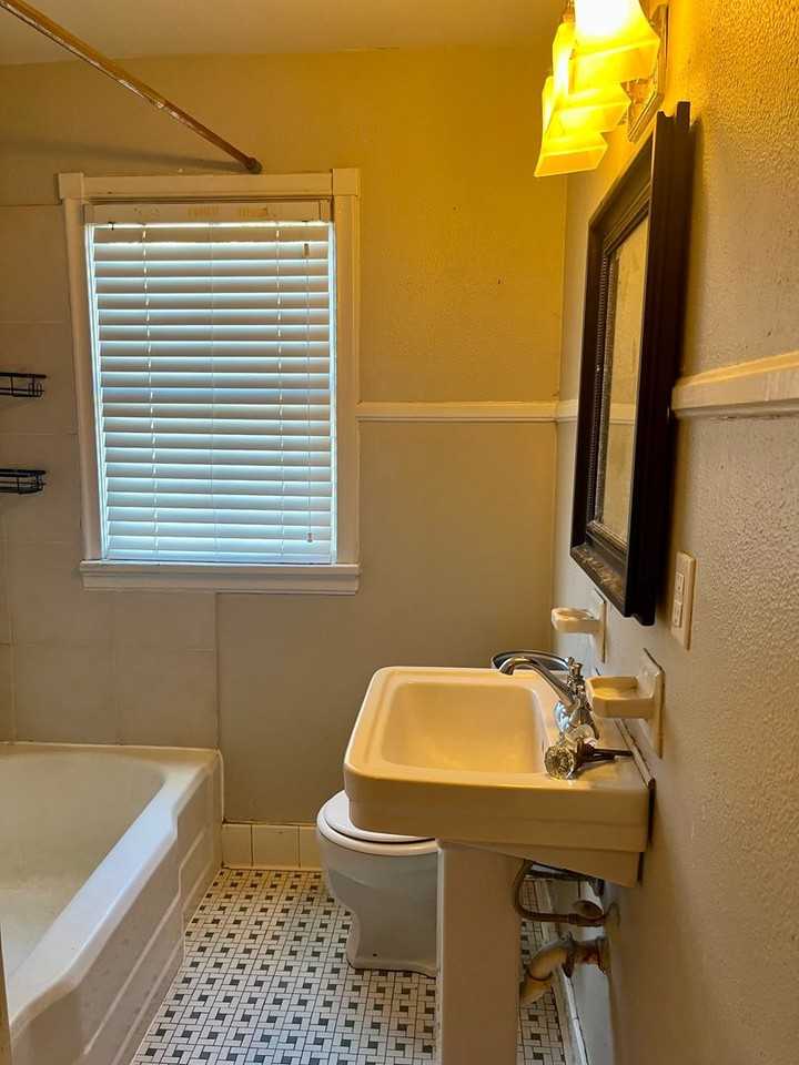 2624 Rittiner Dr - Photo 7 of 10