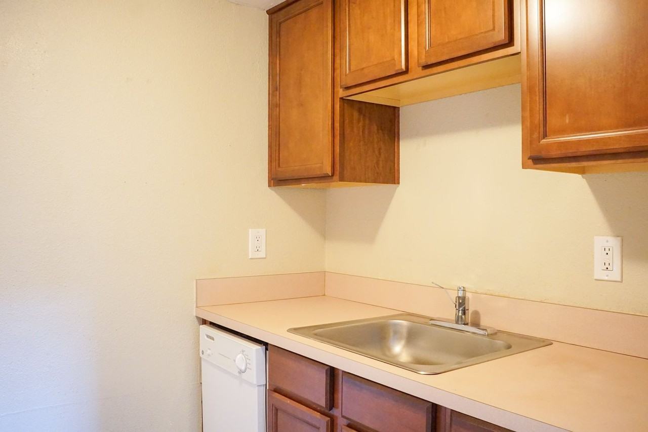 1715 Nw Marshall St #002 - Photo 4 of 10