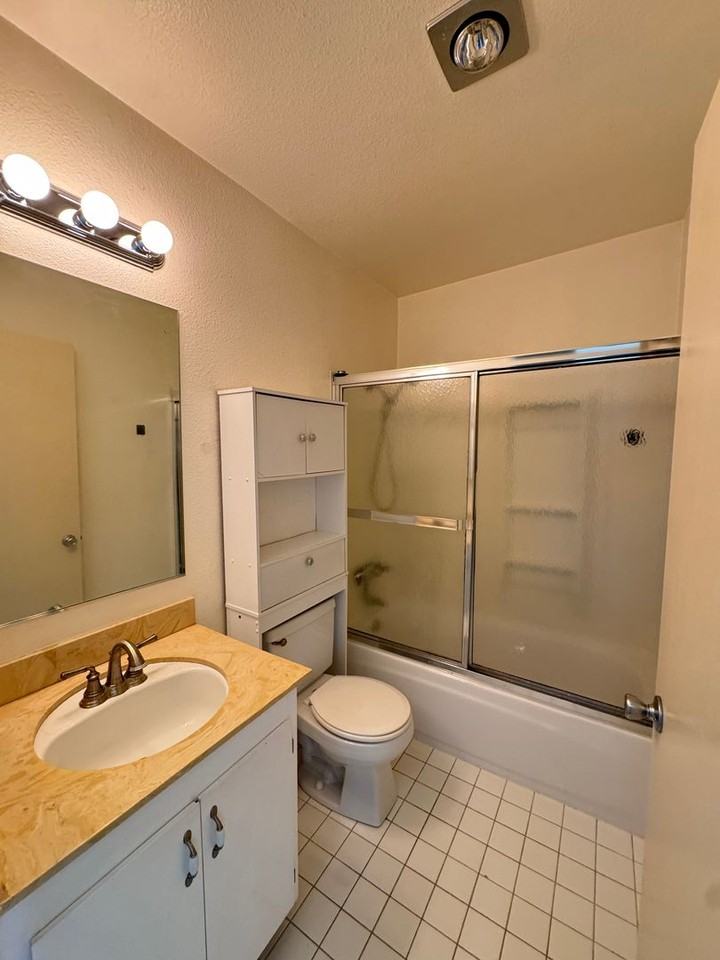 5725 Linda Vista Rd #13 - Photo 6 of 7