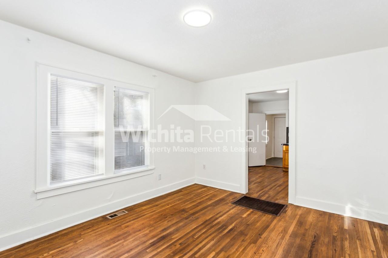 531 S Meridian Ave - Photo 5 of 15