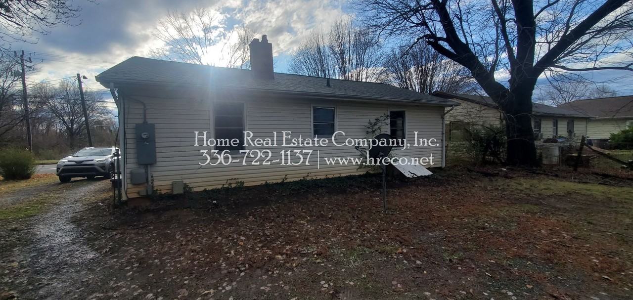 3907 Indiana Ave - Photo 3 of 10