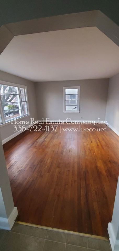 3907 Indiana Ave - Photo 4 of 10