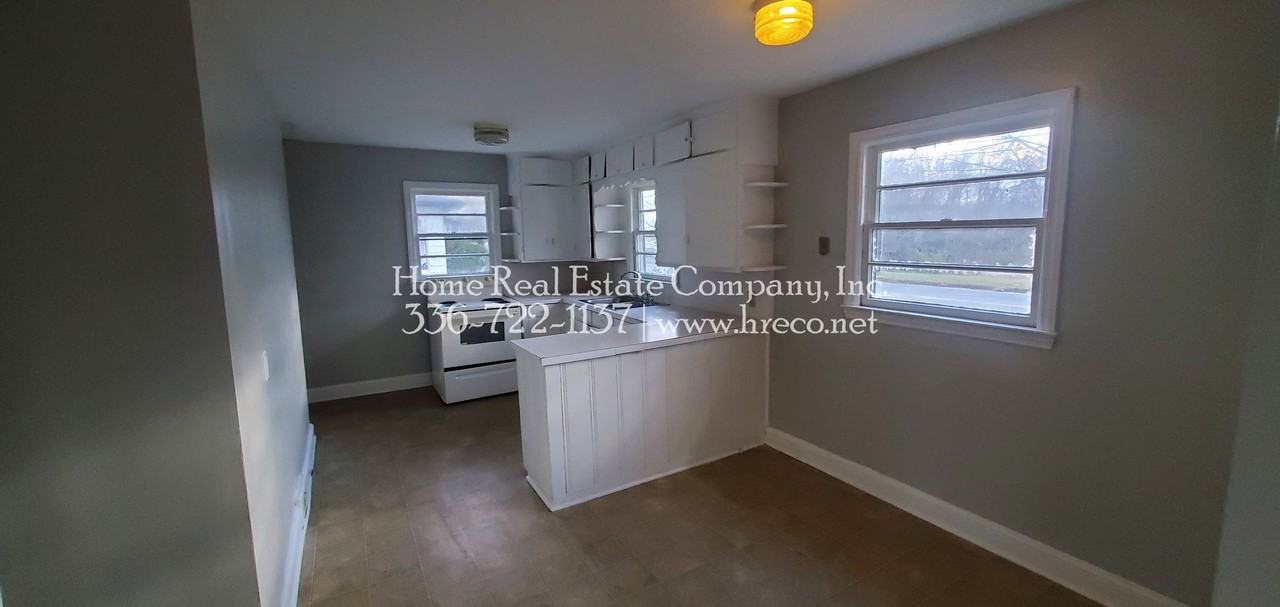 3907 Indiana Ave - Photo 5 of 10