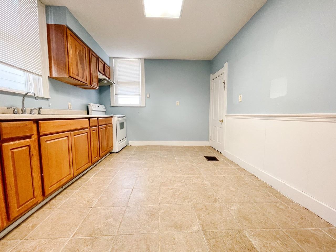 258 Sw 2nd St - Photo 4 of 19