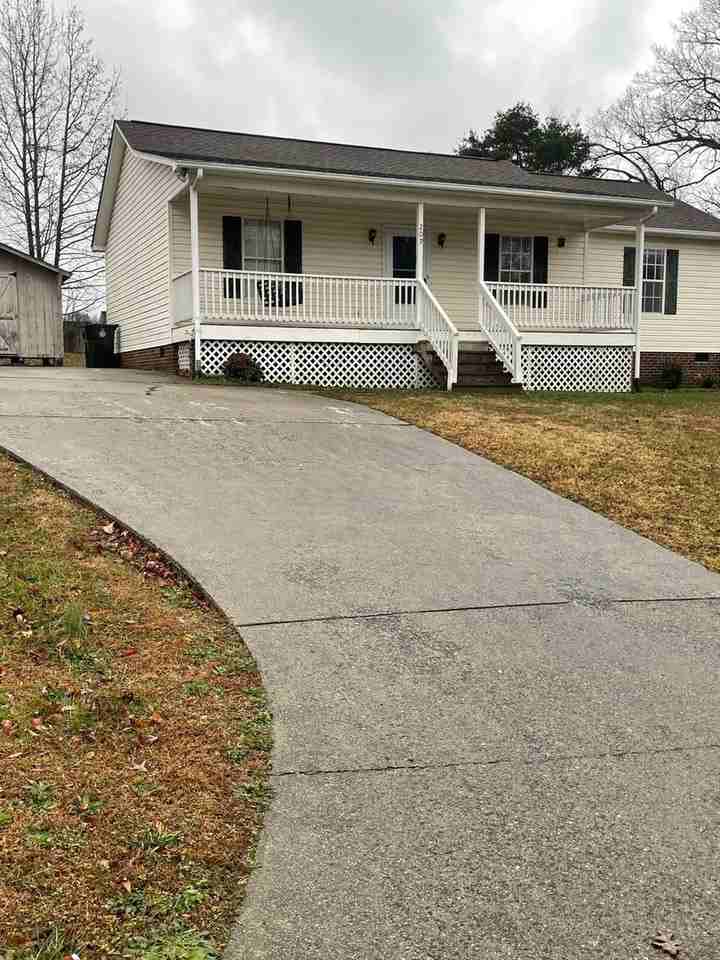 209 Larkspur Ln - Photo 2 of 29