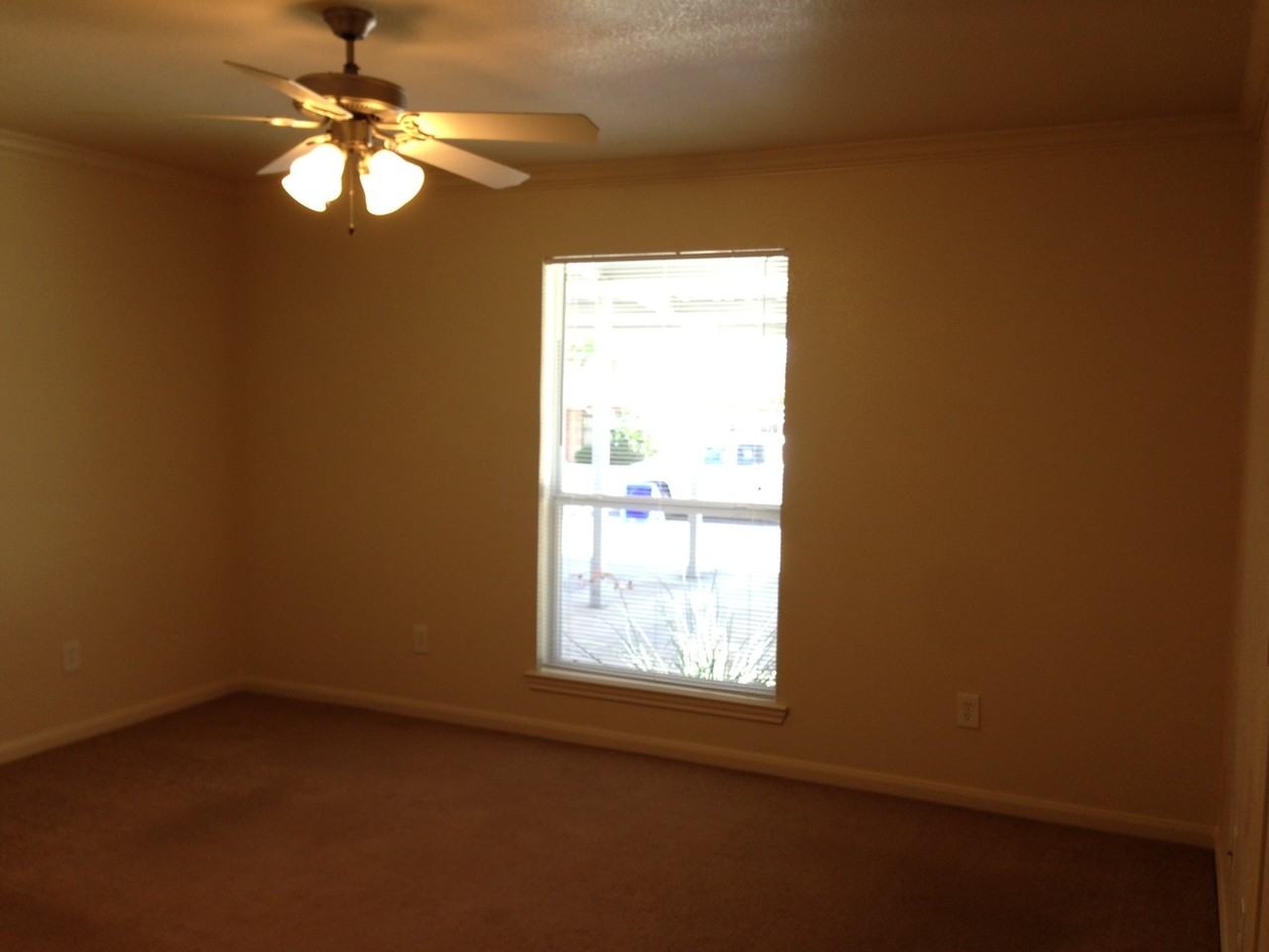 1309 Chapelwood Dr - Photo 5 of 9