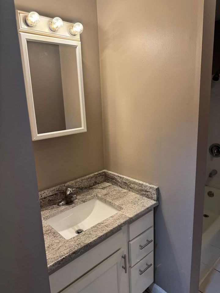 904 904 & 906 Highland Ave - Photo 6 of 10