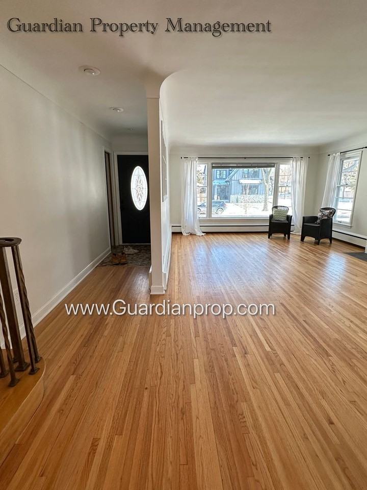4748 York Ave S - Photo 3 of 37