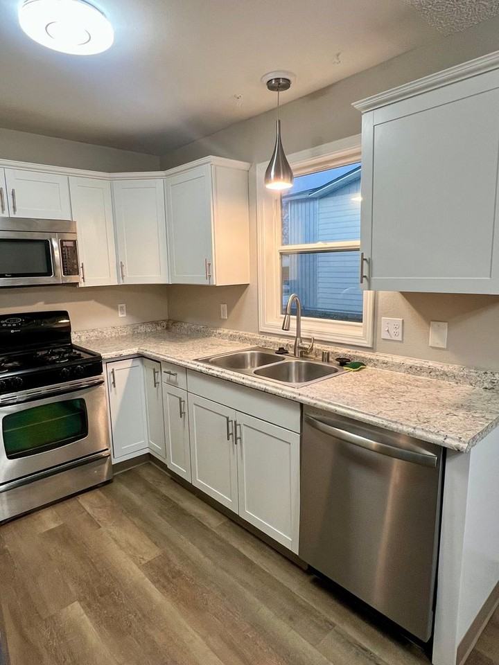 4620 Taft St - Photo 2 of 22