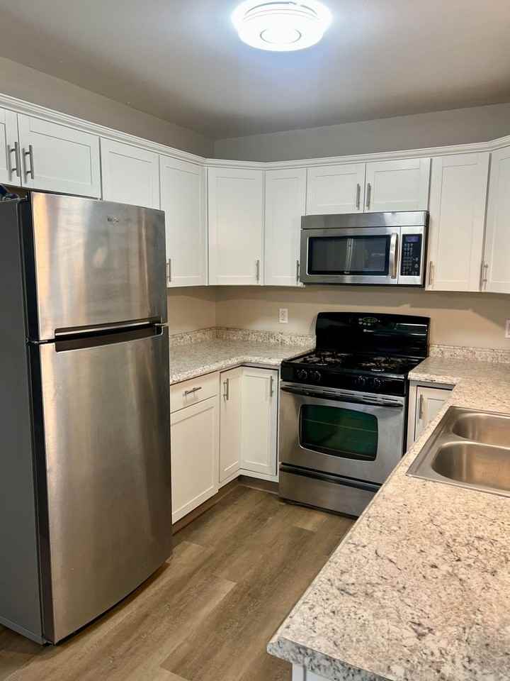 4620 Taft St - Photo 3 of 22