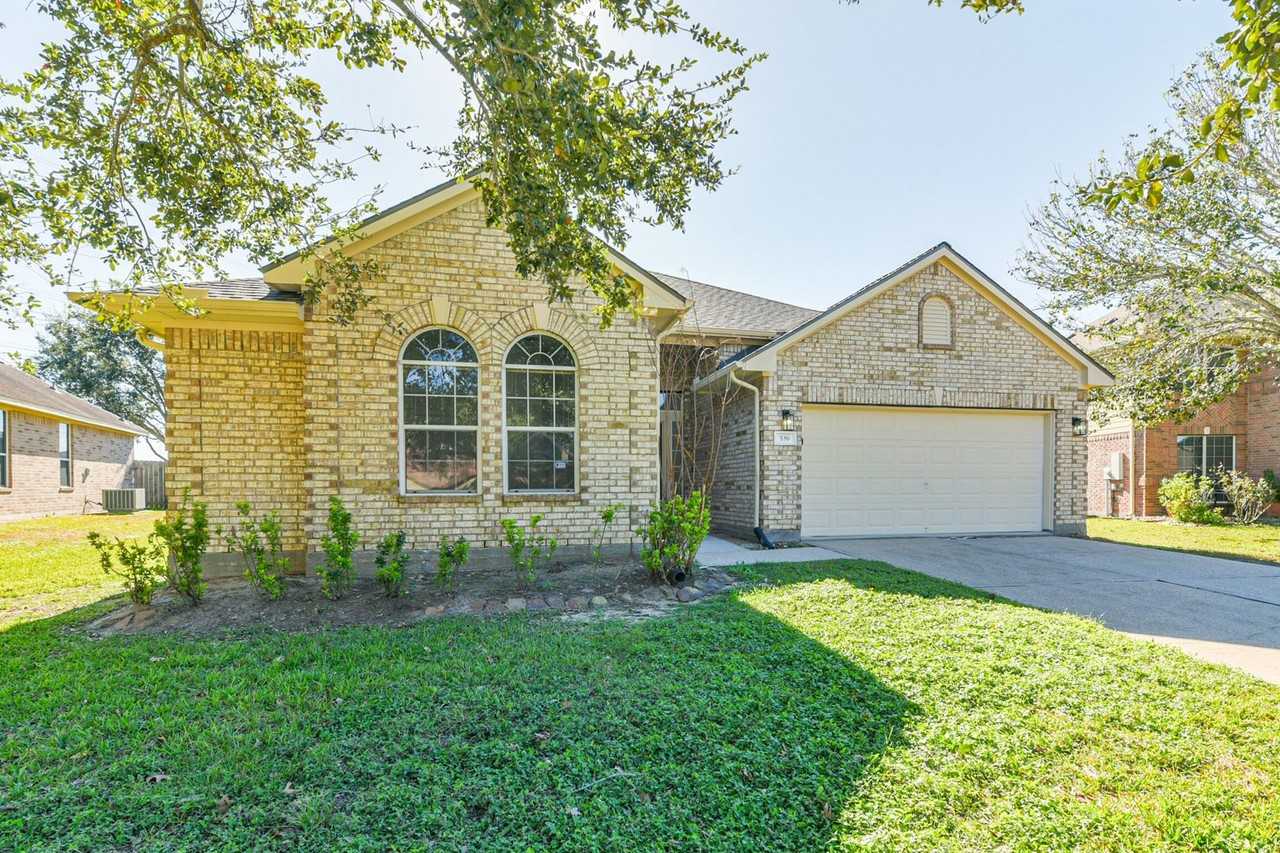 539 Lockland Ln - Photo 2 of 43