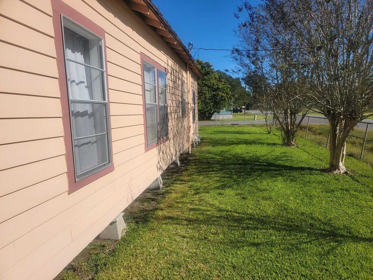 1003 William Egan Ave - Photo 2 of 6