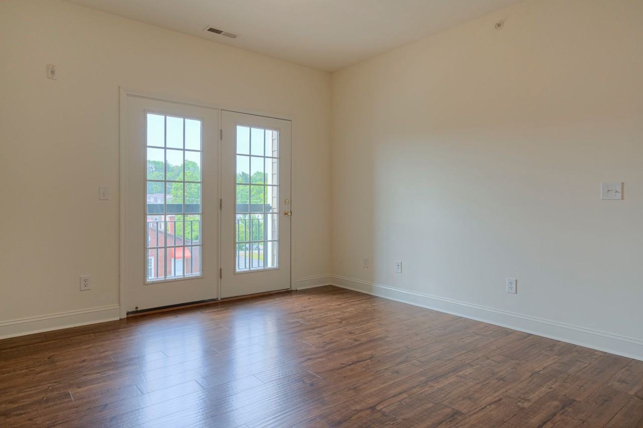 312 Tyler Avenue - Photo 6 of 34