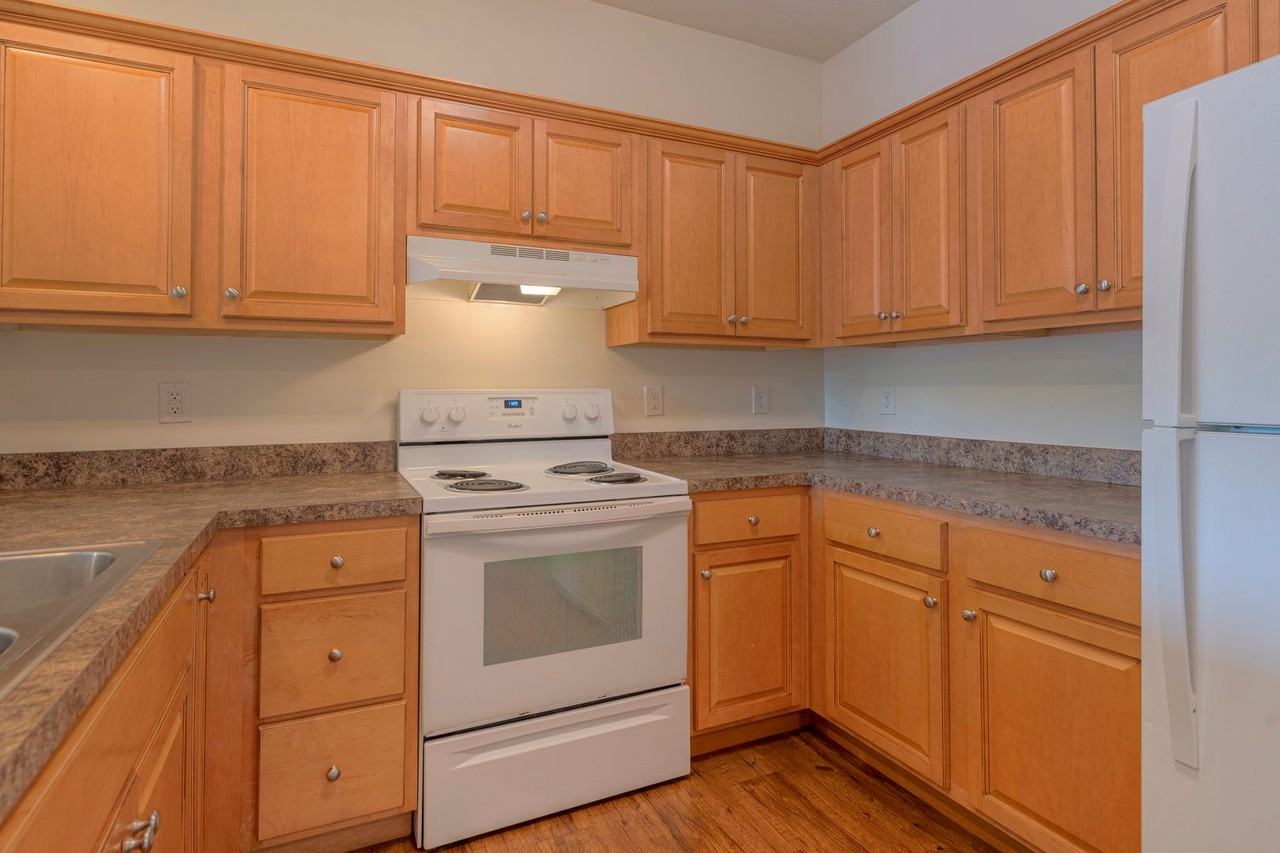 312 Tyler Avenue - Photo 7 of 34