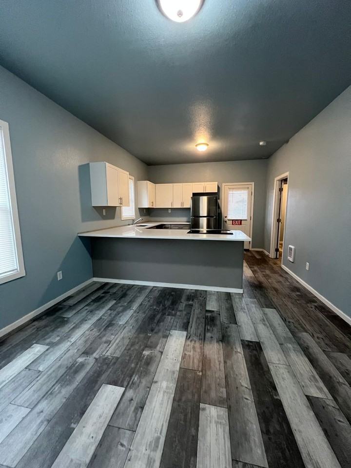 620 N 11th St - Photo 2 of 5