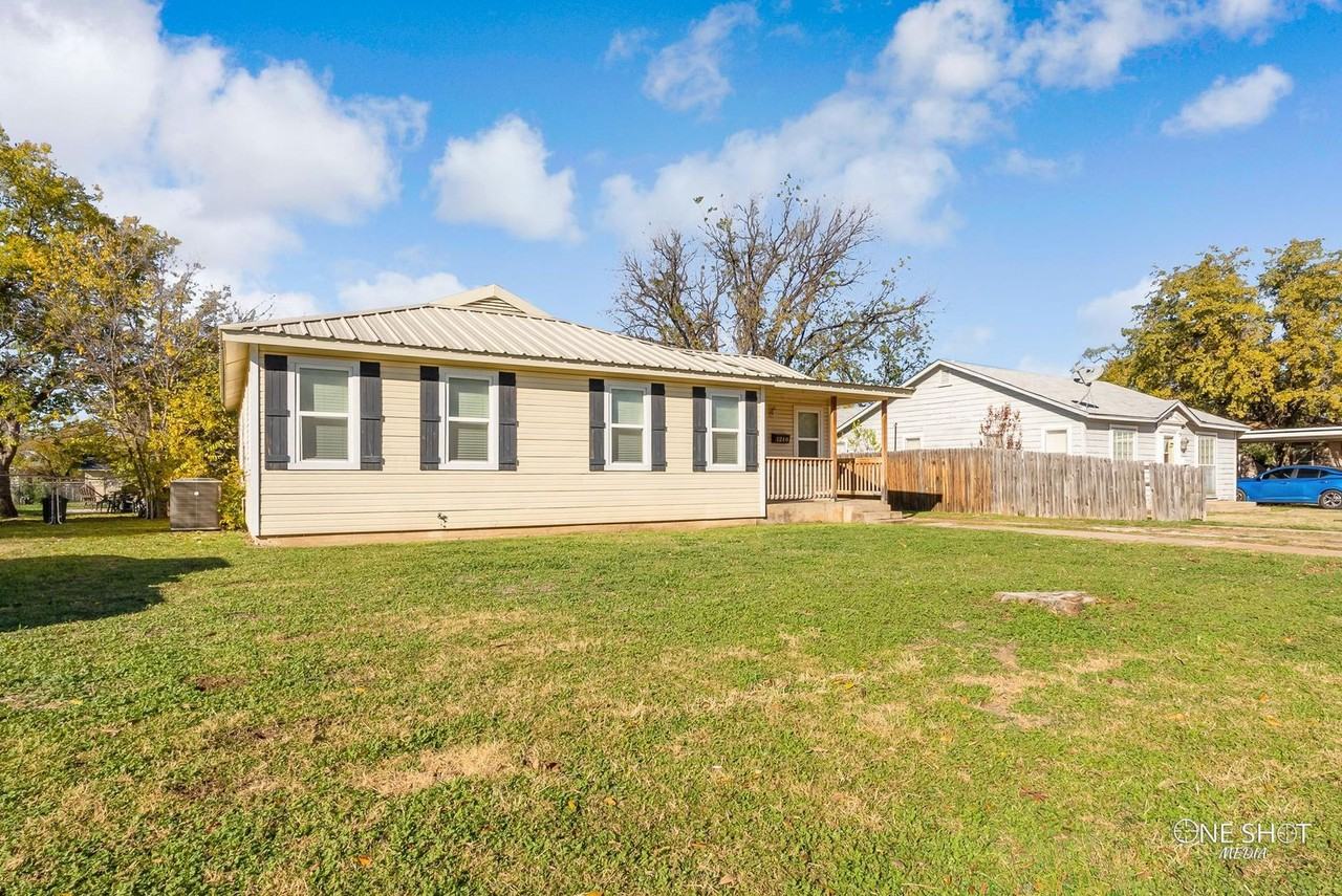 1218 Ross Ave - Photo 2 of 34