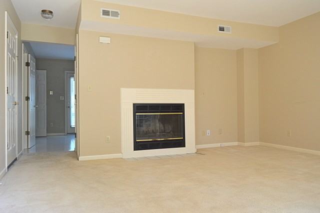 8 Magnolia Sq - Photo 2 of 14