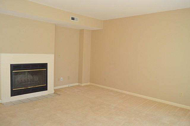 8 Magnolia Sq - Photo 3 of 14