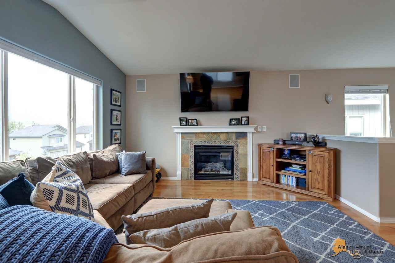 20778 Mountainside Dr - Photo 2 of 31