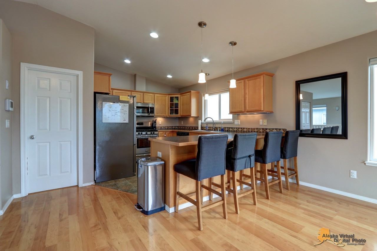 20778 Mountainside Dr - Photo 3 of 31