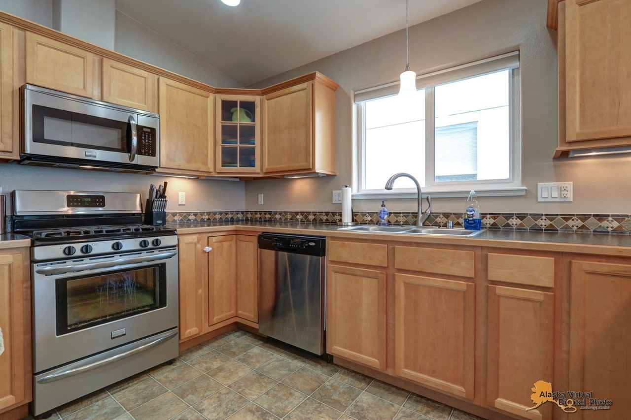 20778 Mountainside Dr - Photo 4 of 31