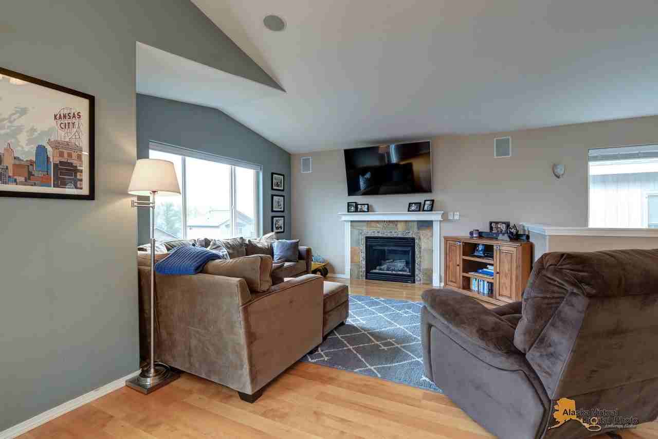 20778 Mountainside Dr - Photo 7 of 31