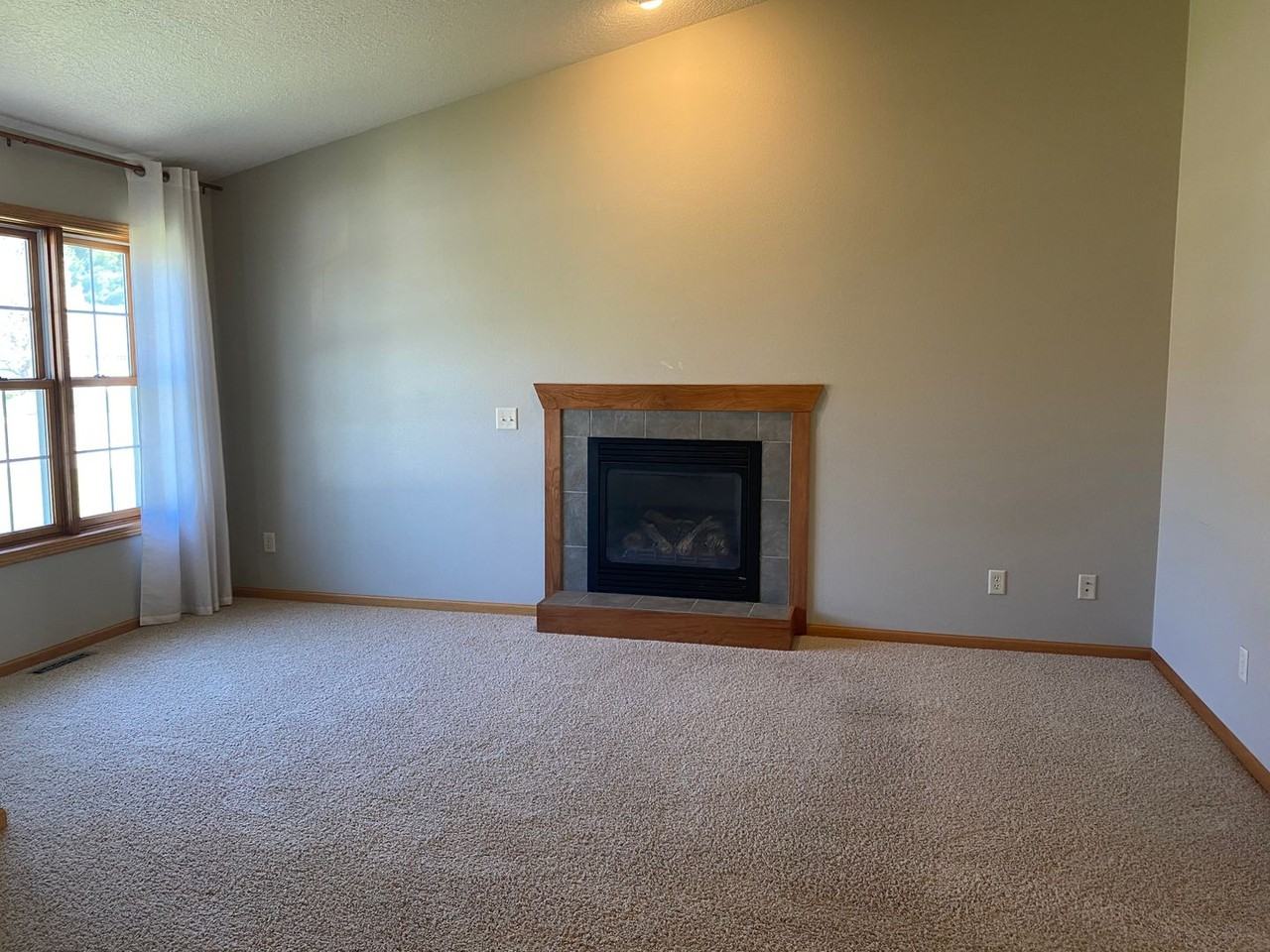 1351 Stephi Rd - Photo 3 of 30