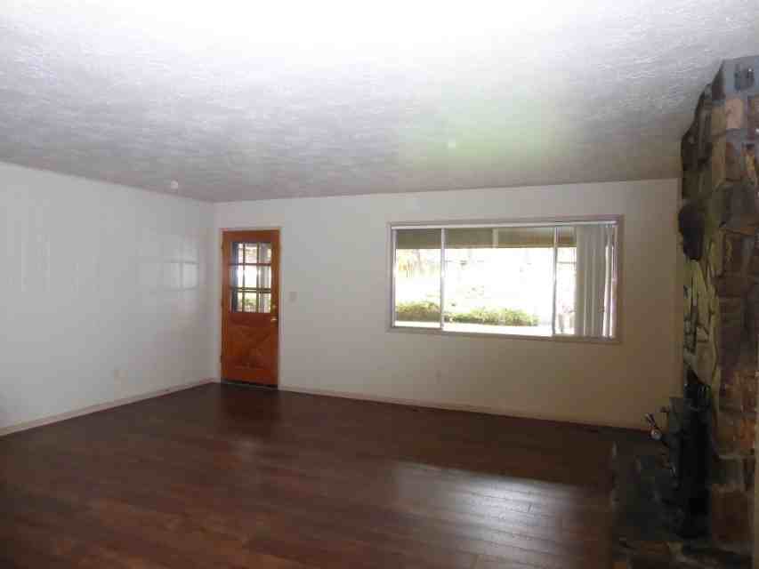 157 Se Craven Rd - Photo 4 of 11