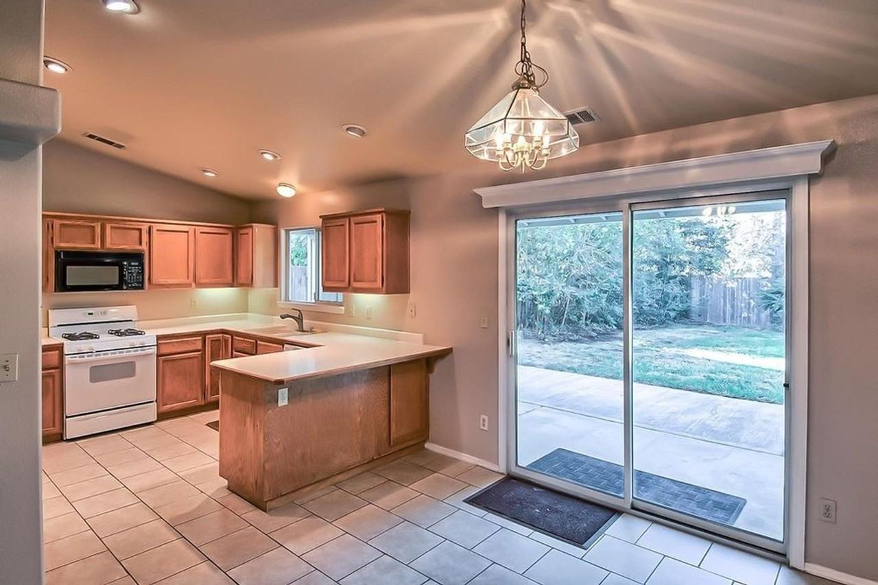 3438 Billings Dr - Photo 3 of 14