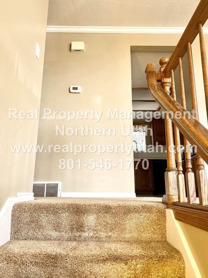 242 N 2000 W - Photo 3 of 27