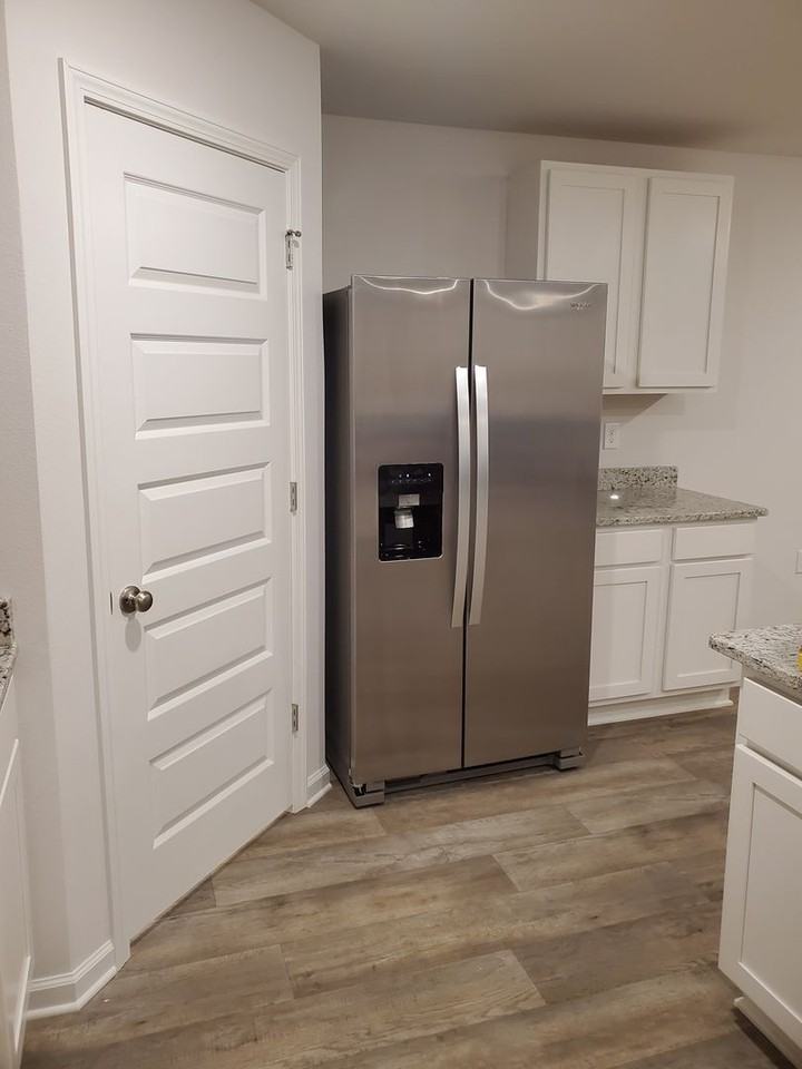 7495 Oak Lake Blvd - Photo 3 of 23