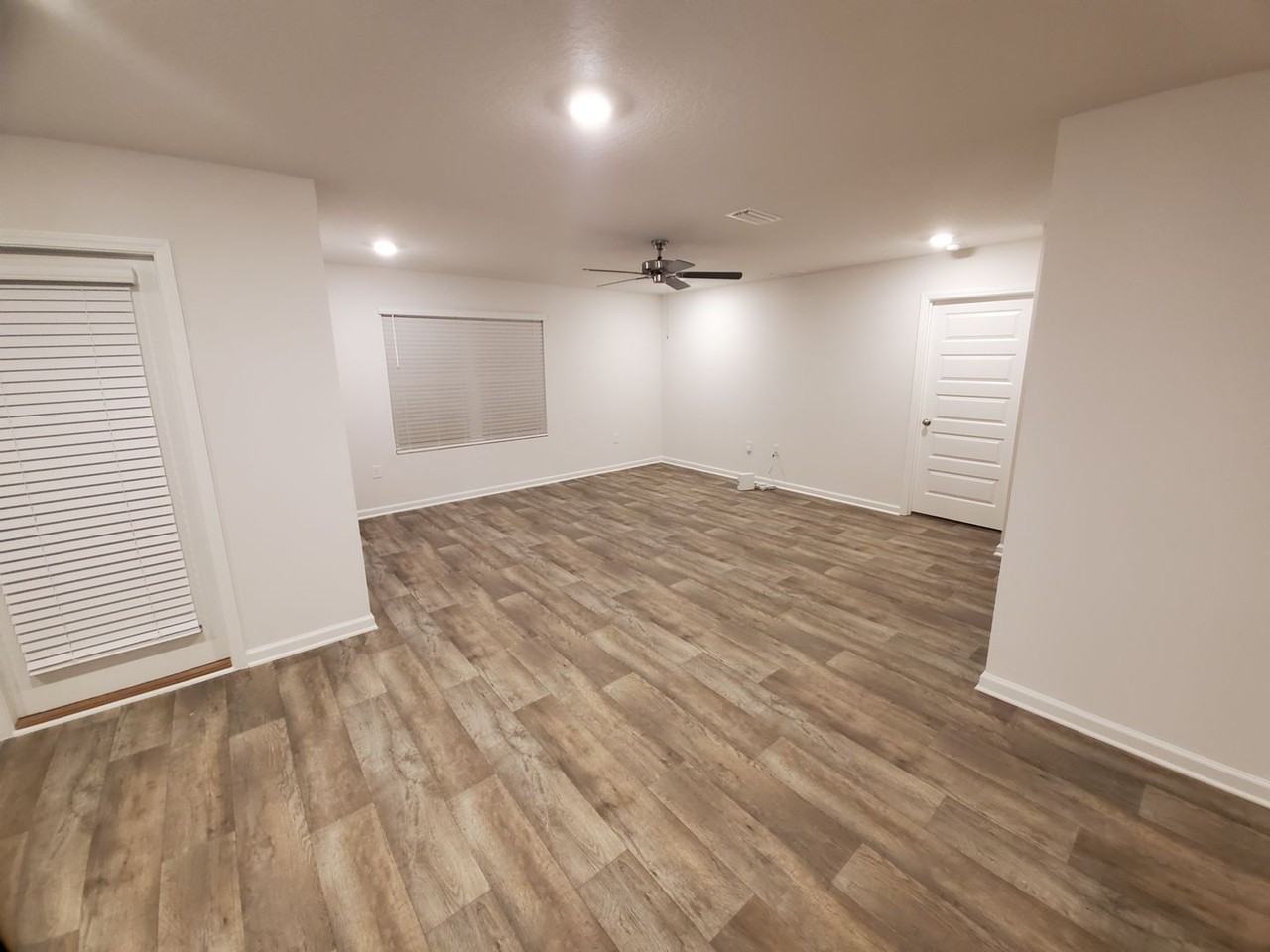 7495 Oak Lake Blvd - Photo 4 of 23