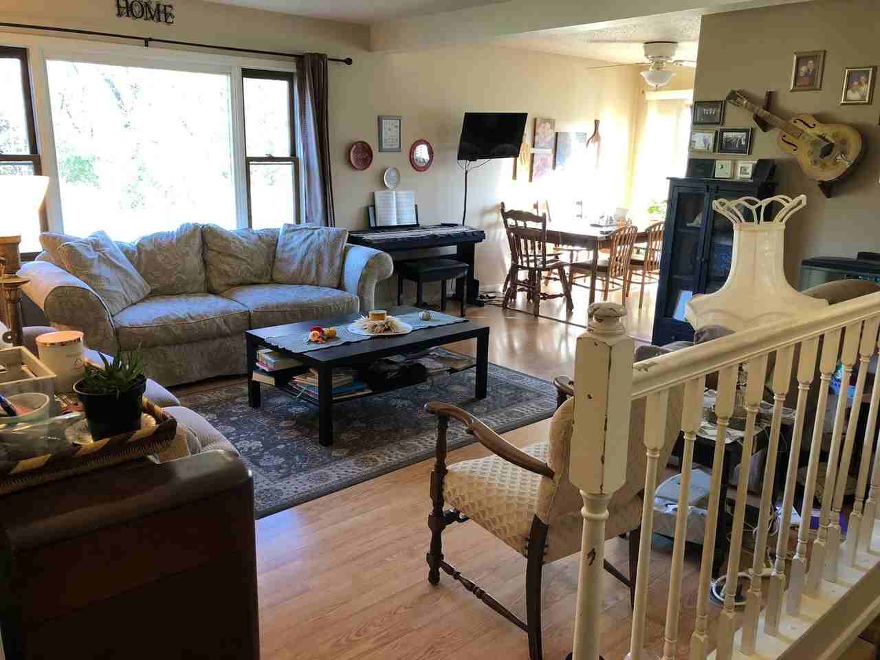 1353 Kane Rd - Photo 3 of 16