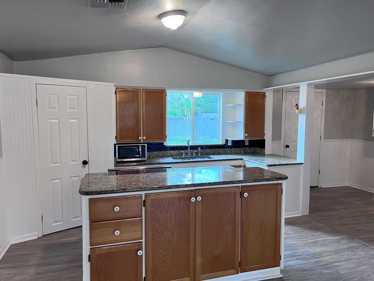 21787 Us Highway 281 S - Photo 2 of 11