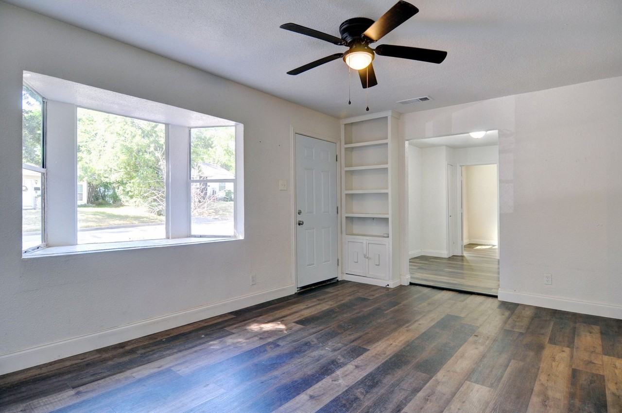 4363 Lisbon St - Photo 5 of 28