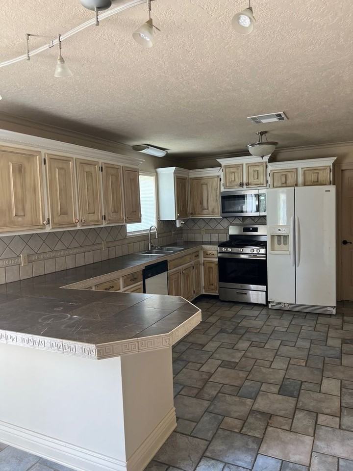 412 Highway 171 - Photo 4 of 18