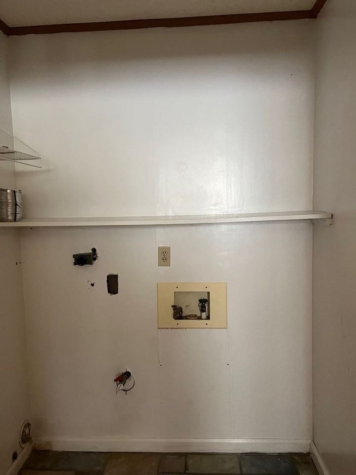 412 Highway 171 - Photo 7 of 18