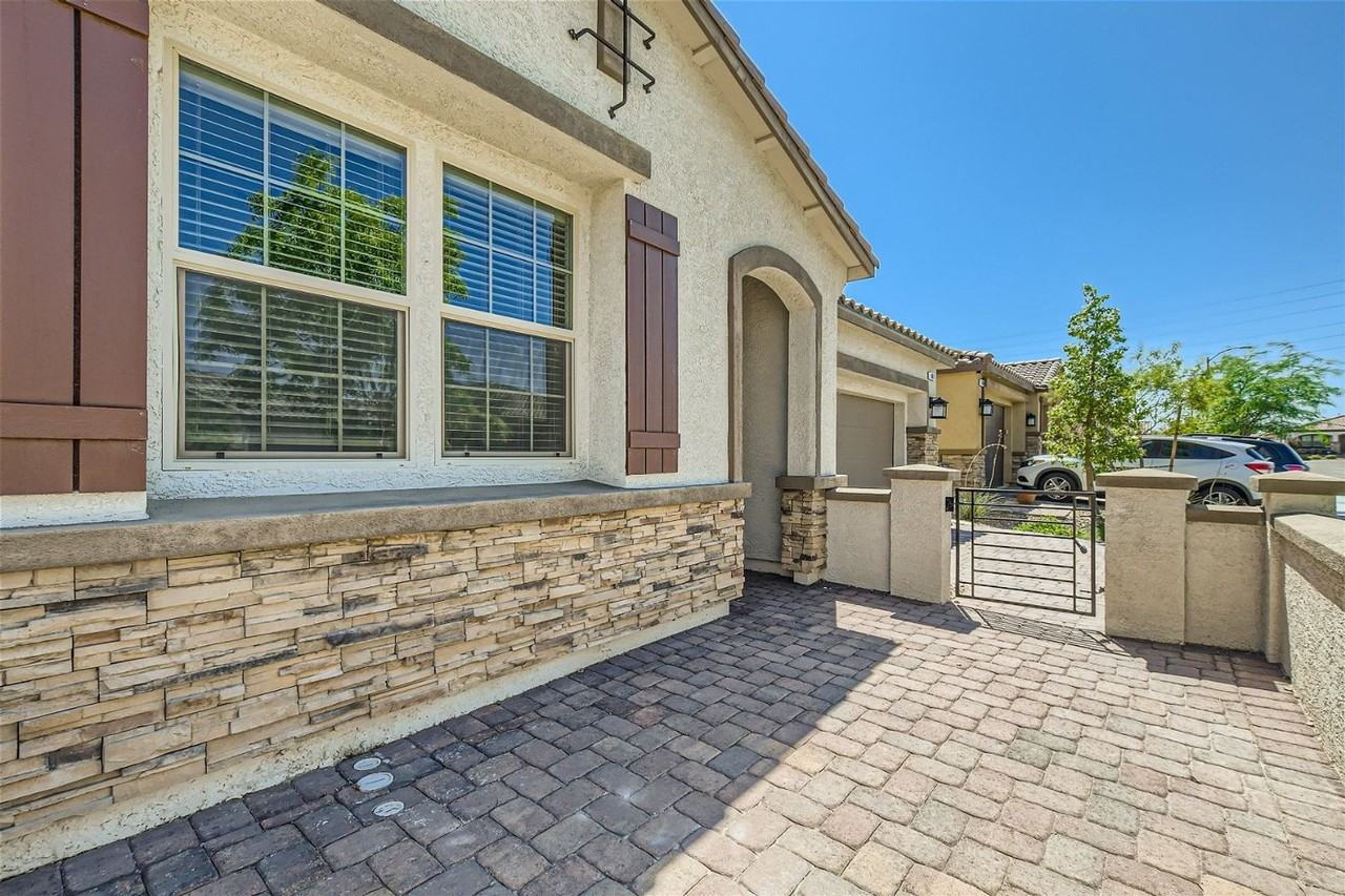 8076 Eve Rock St - Photo 2 of 24