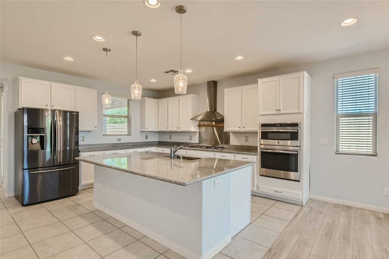 8076 Eve Rock St - Photo 3 of 24