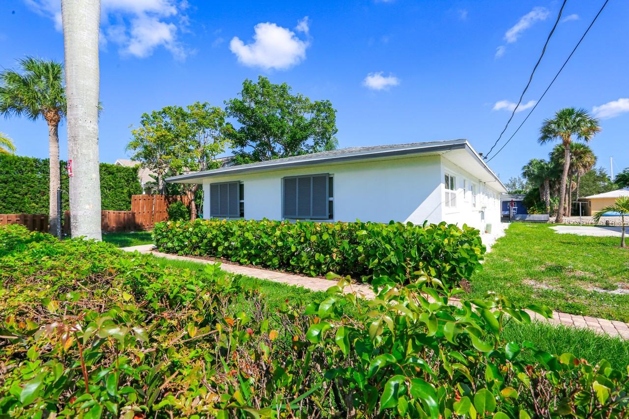 ***NON HOA***ROYAL HARBOR***STUDIO/1 BATHROOM UNITS***READY FOR MOVE IN***BAYSHORE AREA***WALK TO CELEBRATION PARK*** - Photo 5 of 8