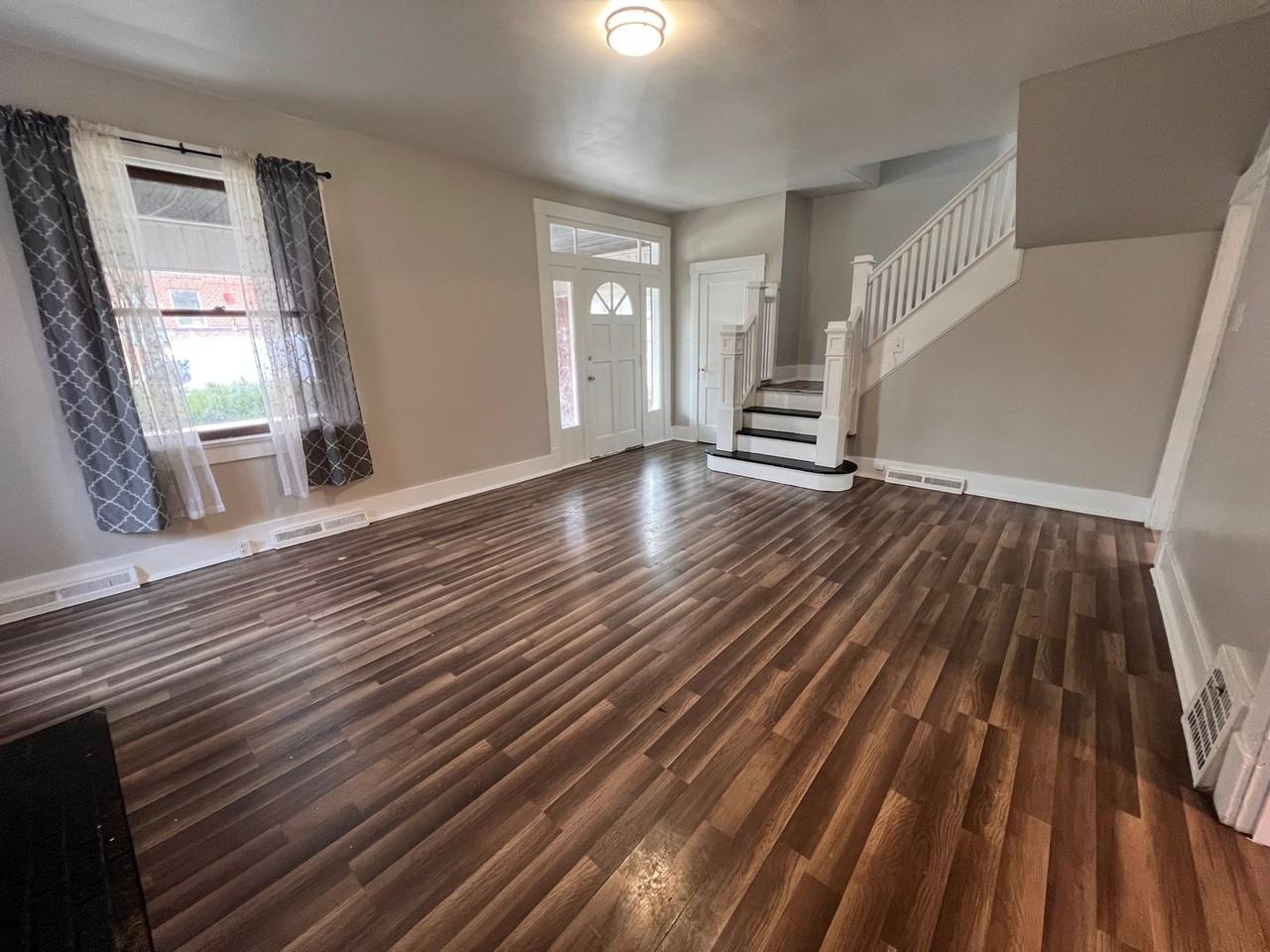 404 Crescent Ave - Photo 3 of 20