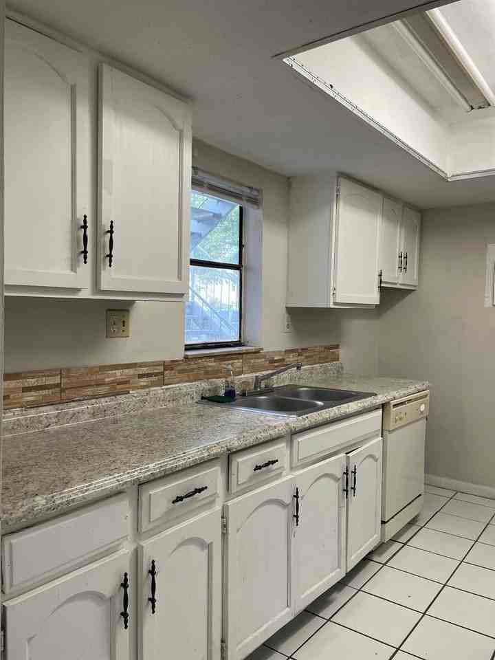 2512 Lemon Tree Lane - Photo 6 of 14