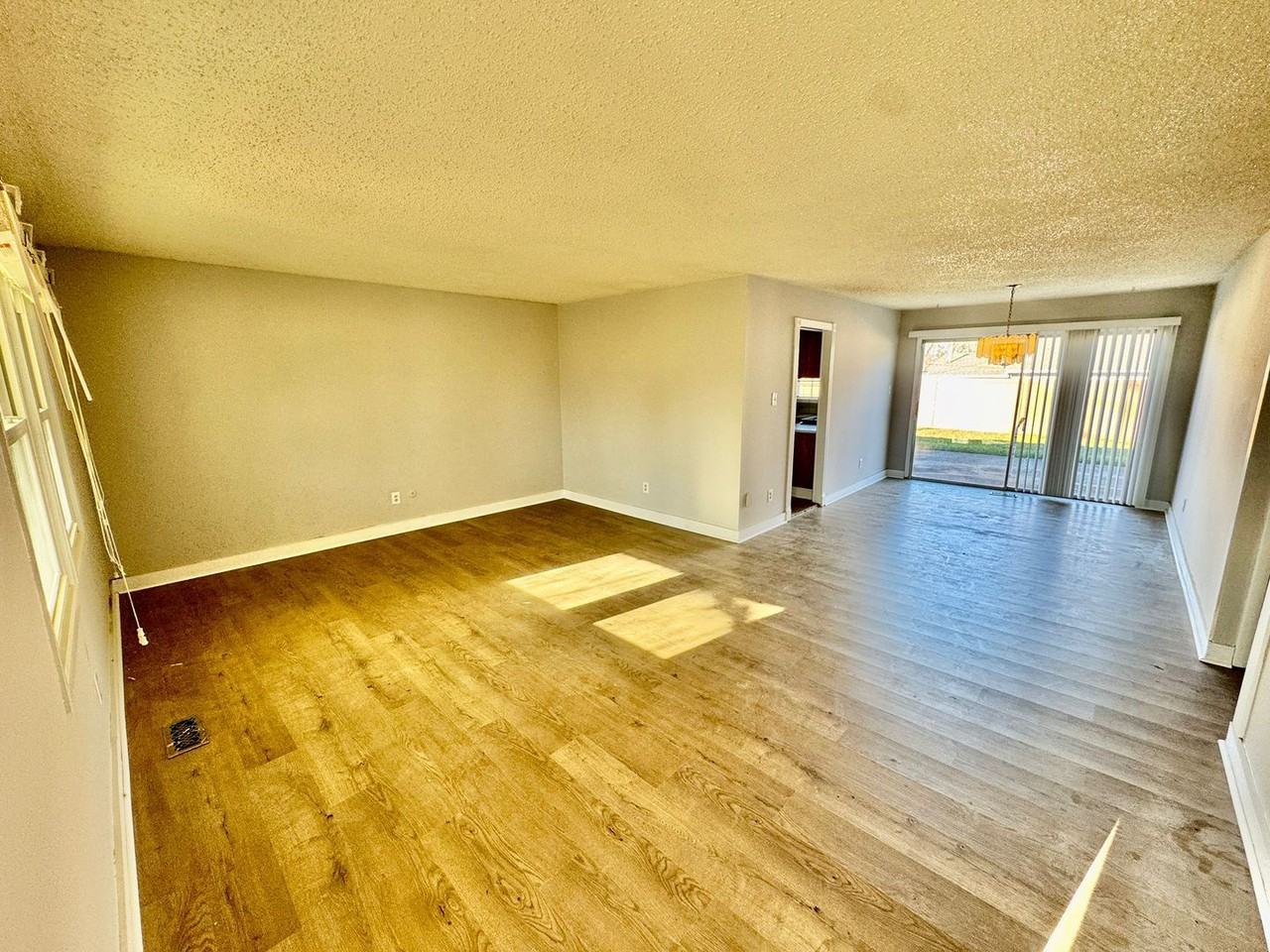 77 Executive Ln - Photo 6 of 21