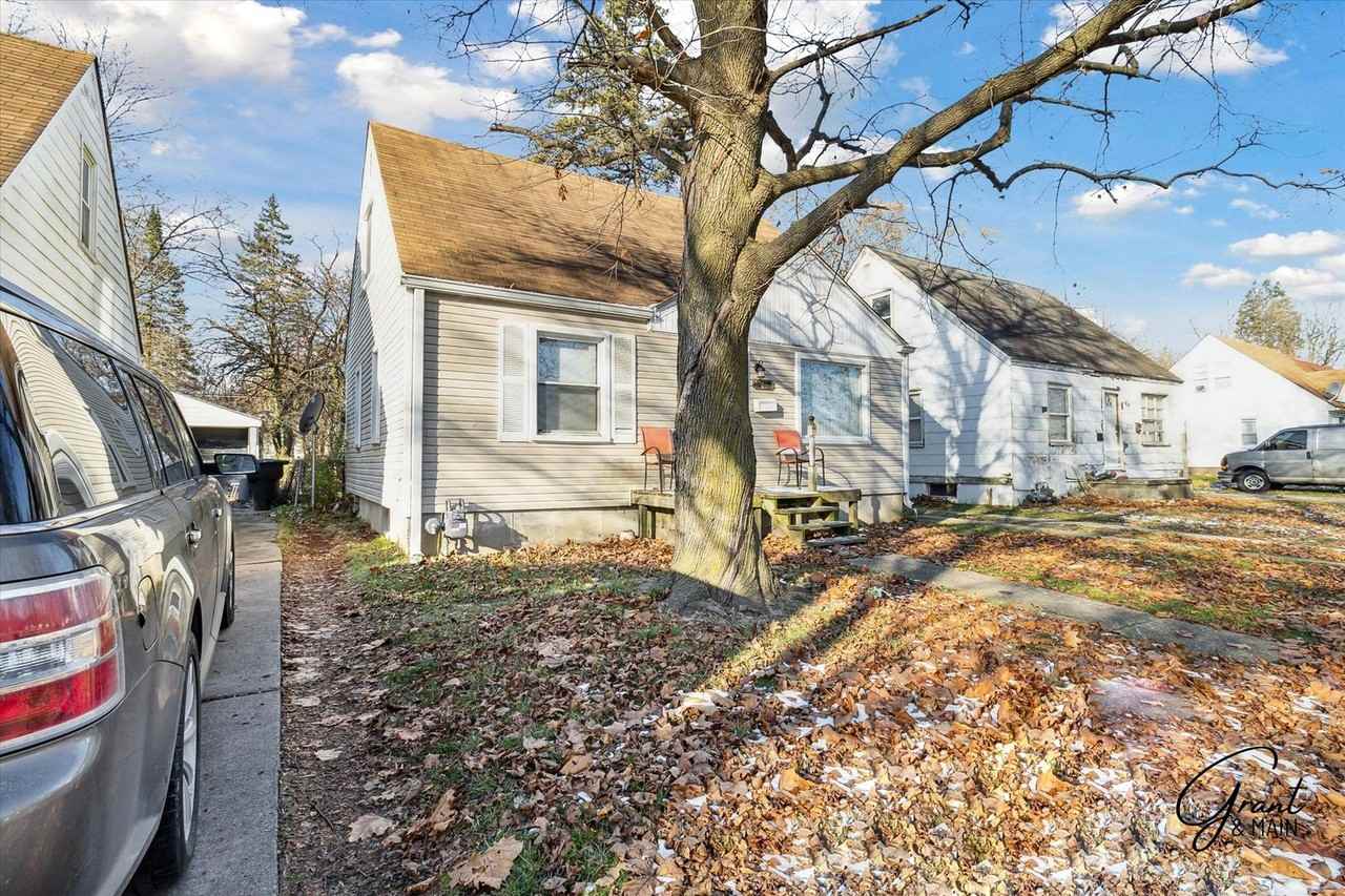 15847 Chatham St - Photo 2 of 17