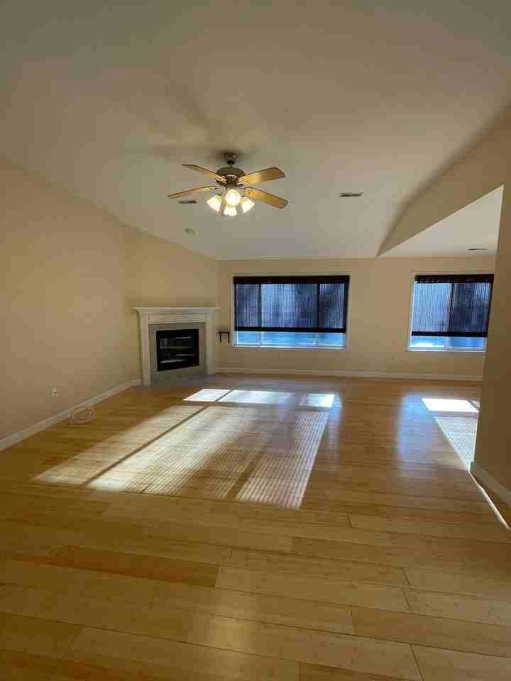 904 Manhattan Dr - Photo 3 of 16