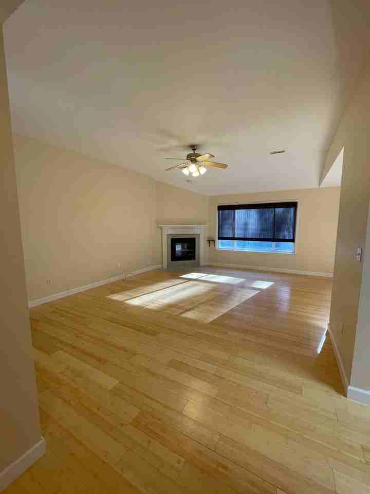 904 Manhattan Dr - Photo 4 of 16