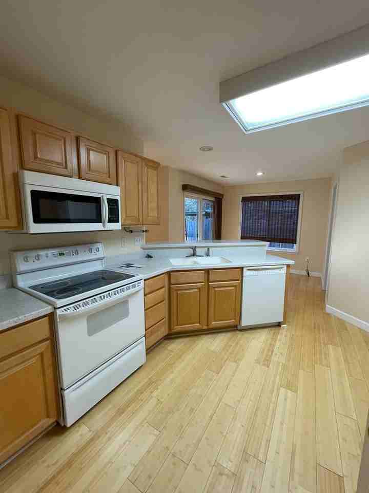 904 Manhattan Dr - Photo 6 of 16