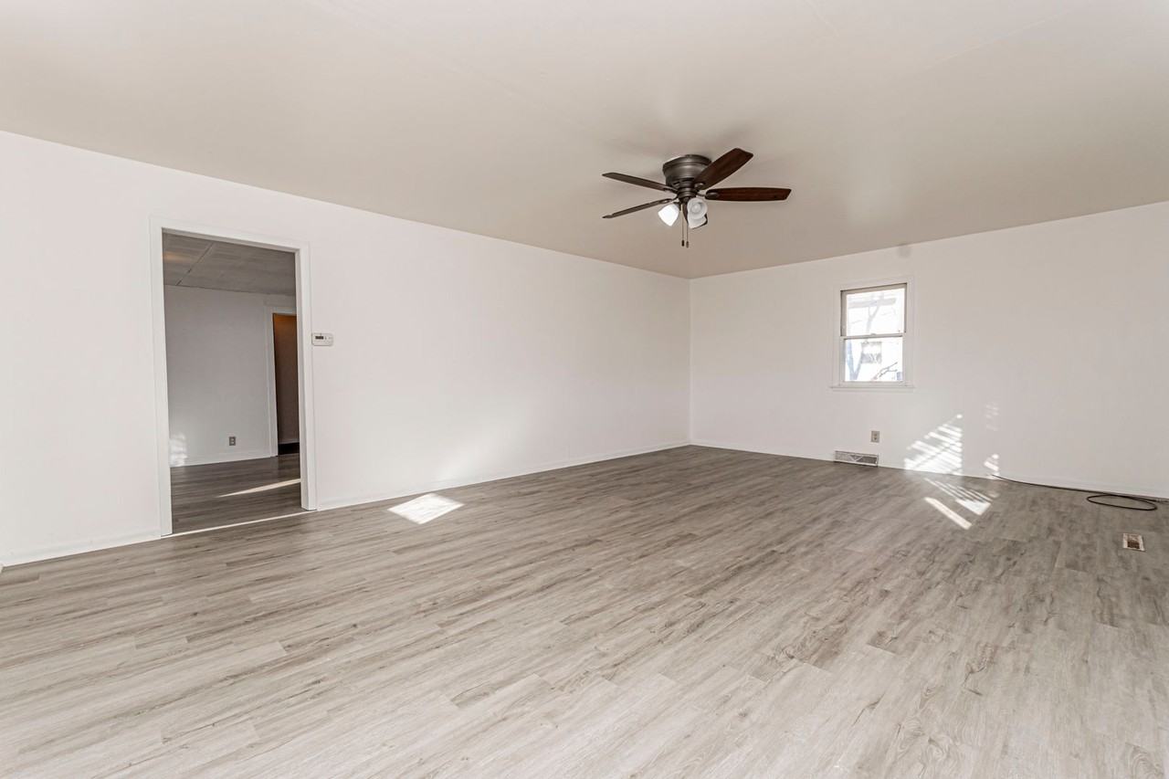 305 S 7th St - Photo 2 of 20